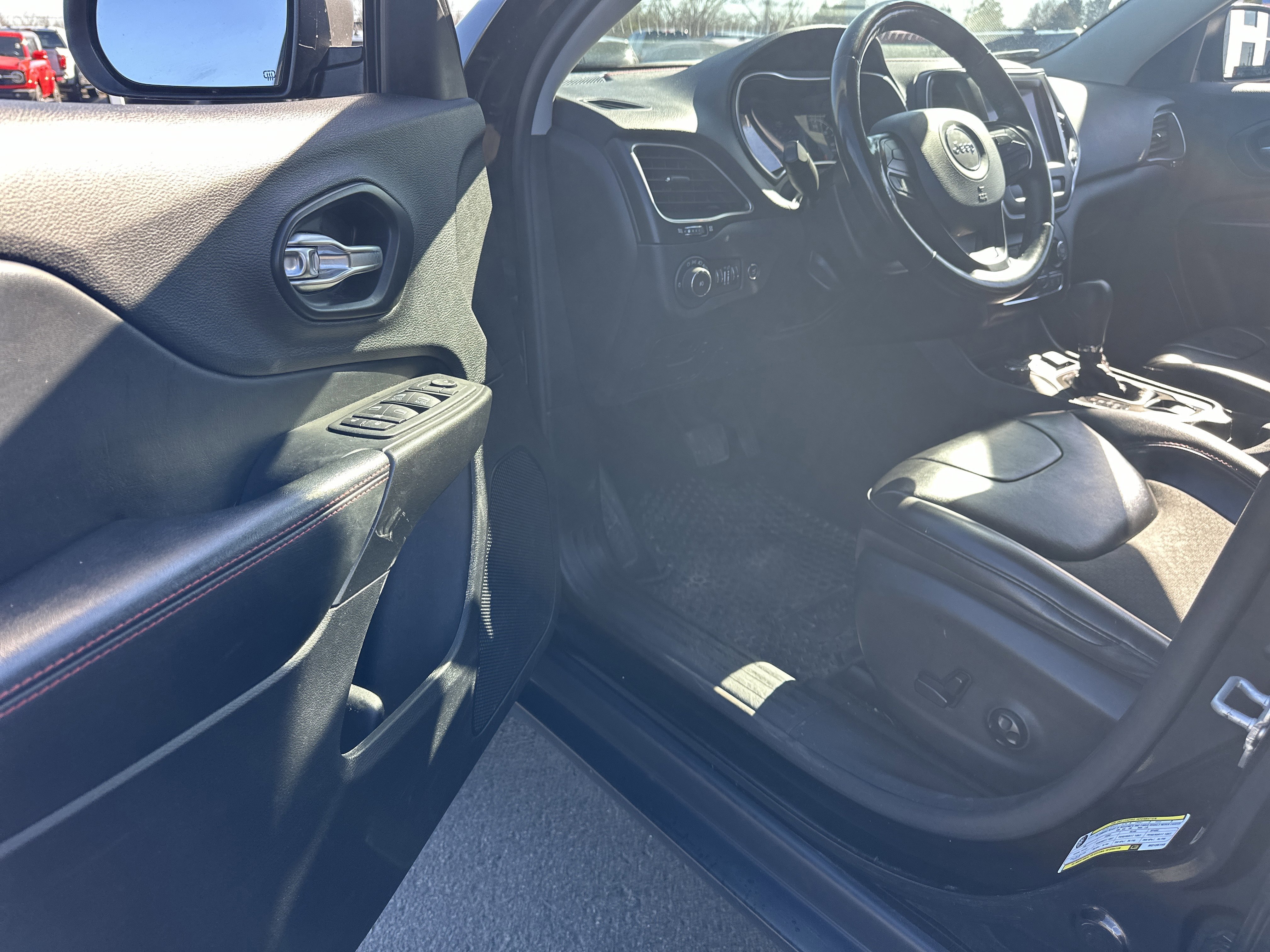 Used 2021 Jeep Cherokee Trailhawk w/ Comfort/Convenience Group image 13