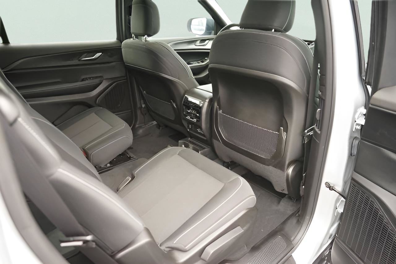Used 2025 Jeep Grand Cherokee L Laredo w/ Luxury Tech Group I AWD/4WD image 17