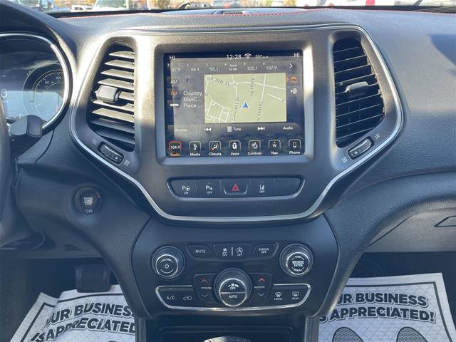Used 2019 Jeep Cherokee Trailhawk AWD/4WD image 23