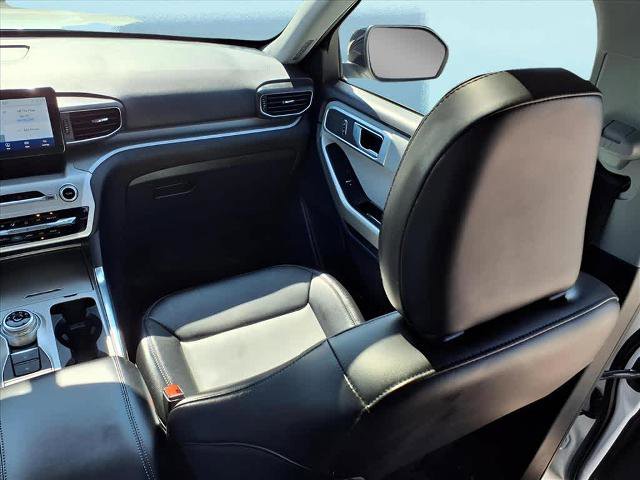 Certified 2022 Ford Explorer XLT w/ Equipment Group 202A image 16