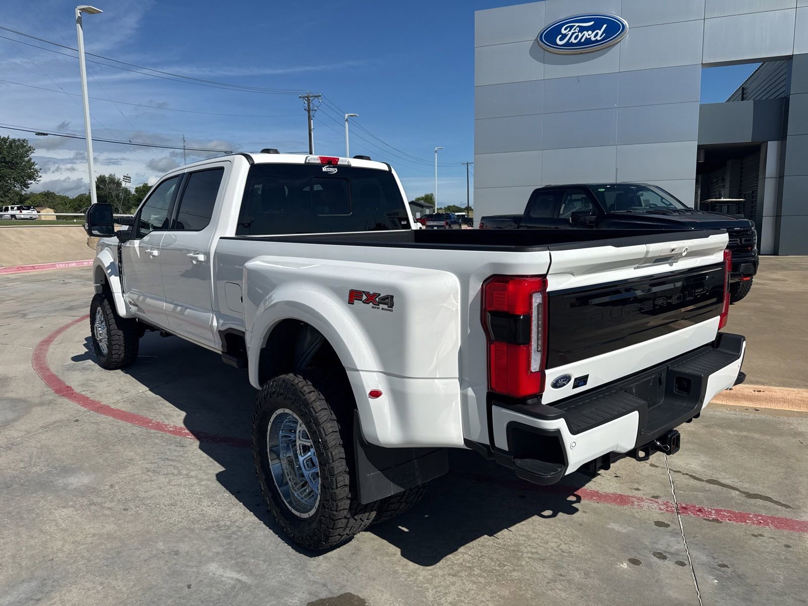 Certified 2025 Ford F450 Platinum w/ FX4 Off-Road Package AWD/4WD image 8