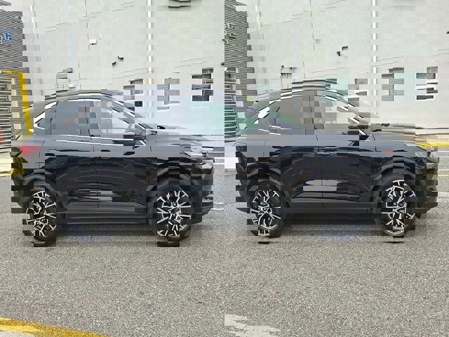 Certified 2023 Ford Escape SE w/ PHEV Premium Package image 11