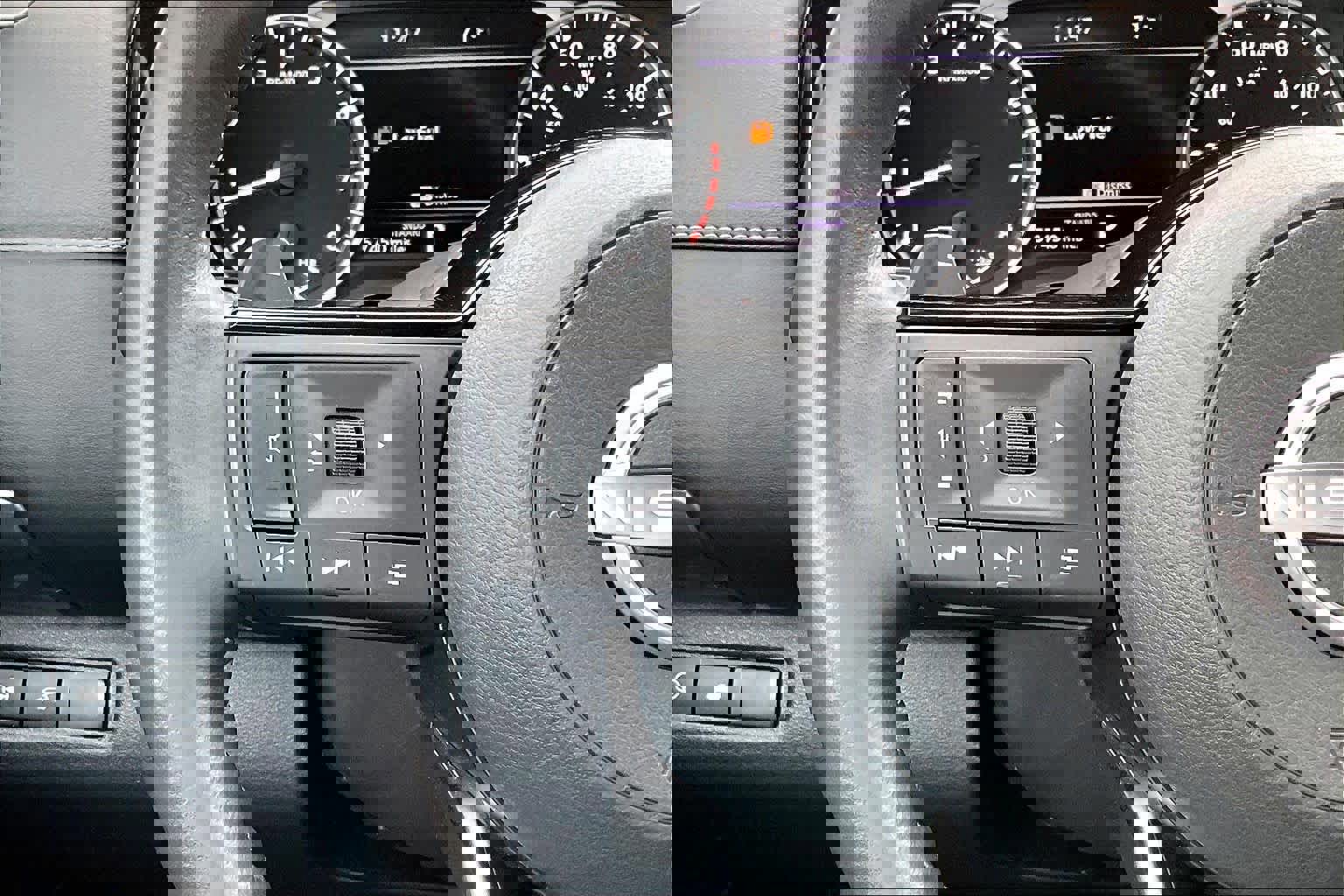 Used 2023 Nissan Pathfinder SL image 29