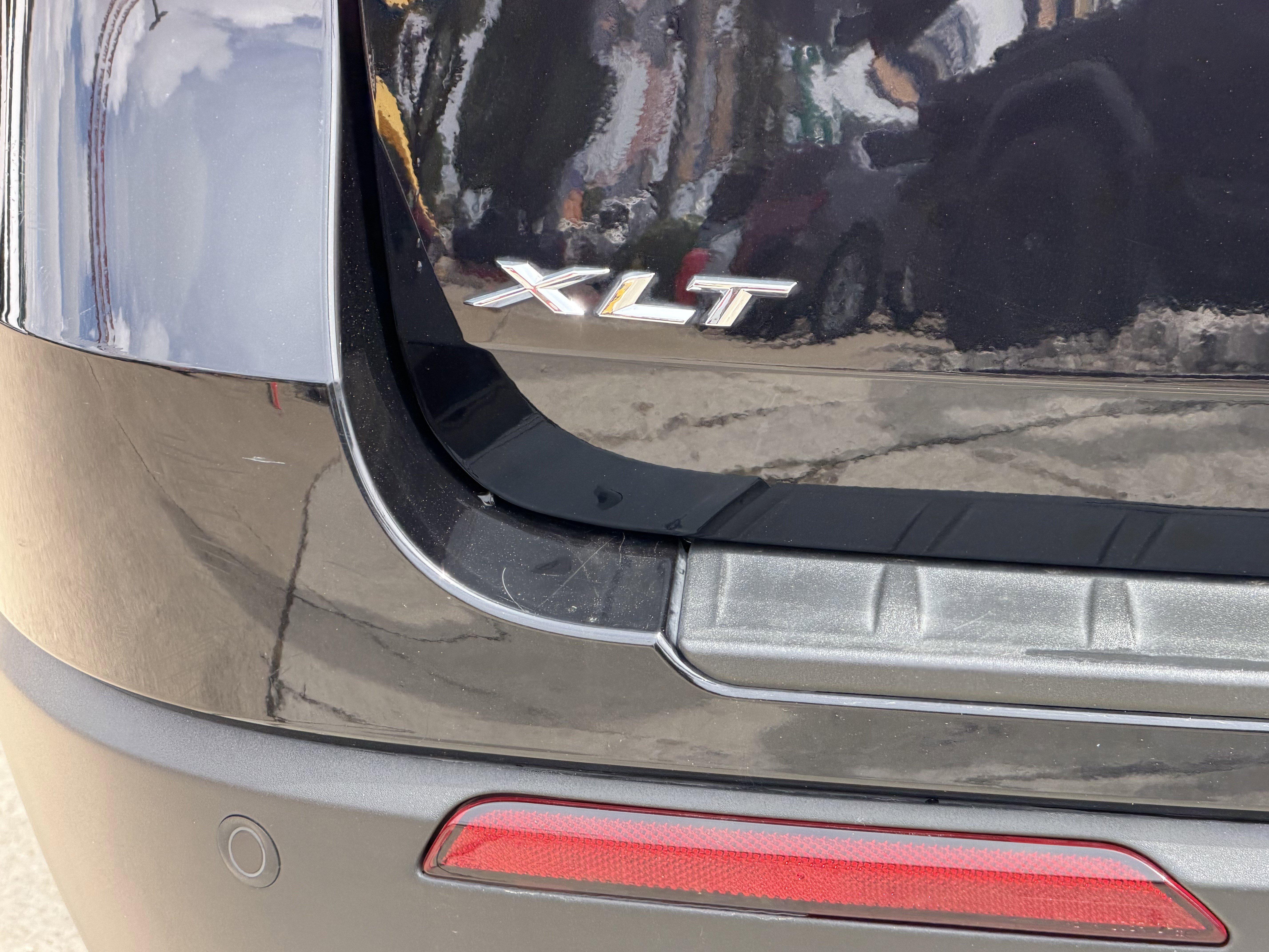Certified 2024 Ford Explorer XLT RWD image 7