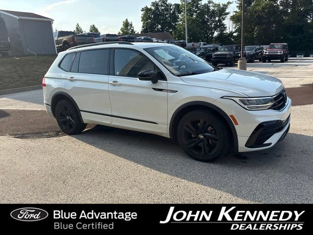 Used 2023 Volkswagen Tiguan SE R-Line AWD/4WD image 16