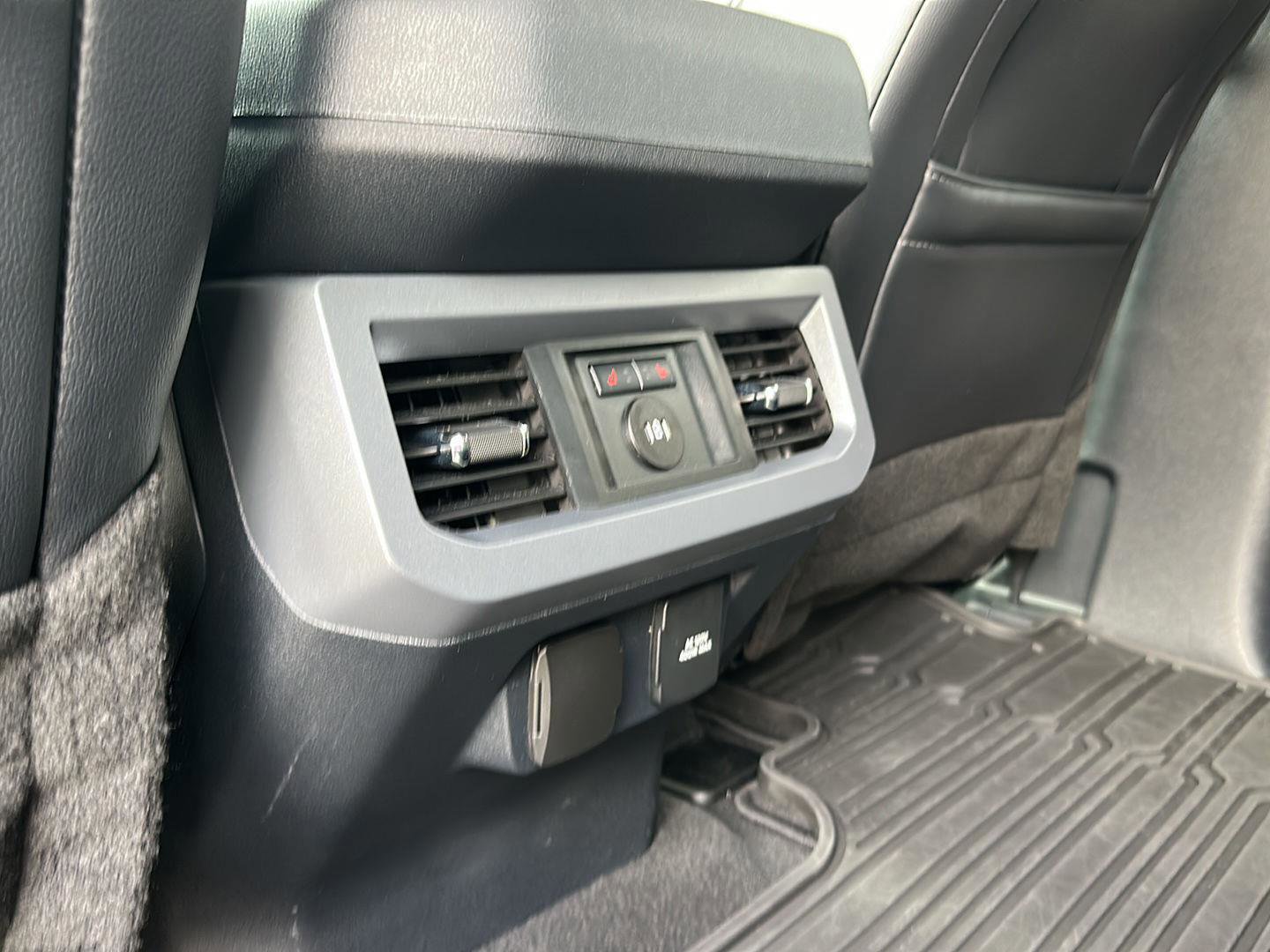 Certified 2024 Ford F250 Lariat w/ Sport Appearance Package image 24