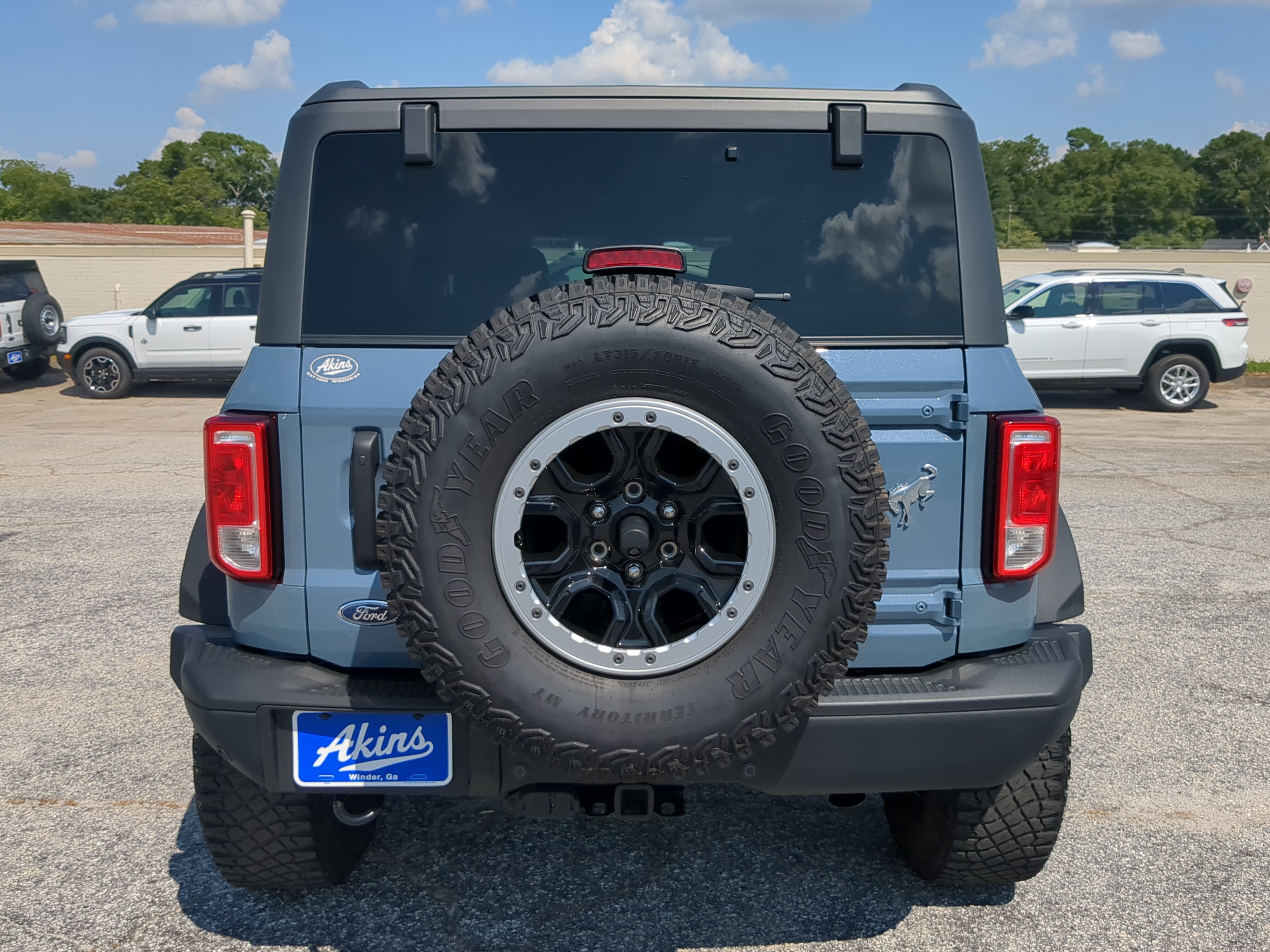 Certified 2023 Ford Bronco Black Diamond w/ Sasquatch Package AWD/4WD image 4
