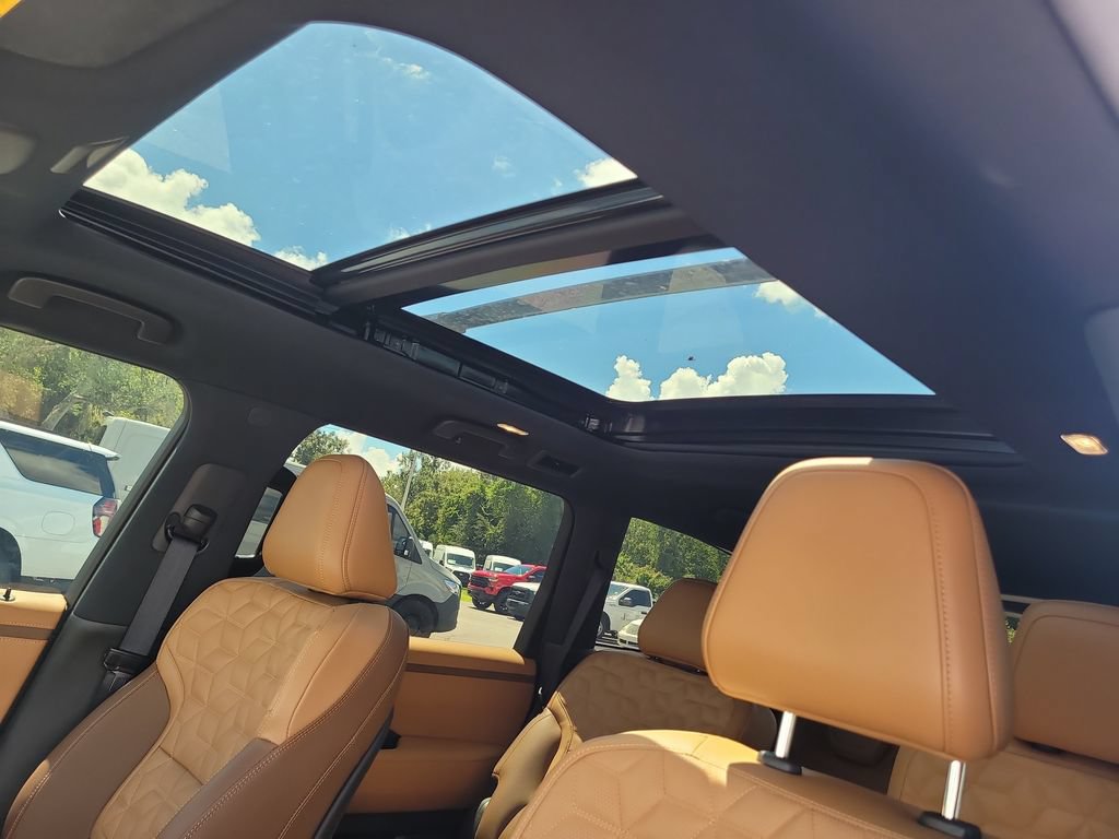 Used 2025 Nissan Armada Platinum Reserve RWD image 21