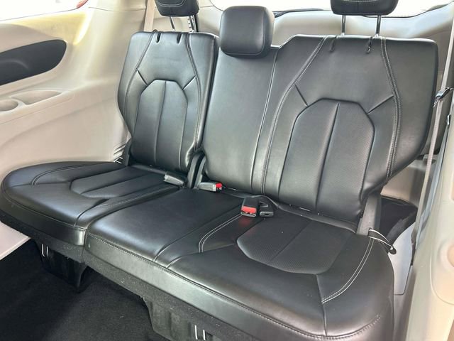 Used 2024 Chrysler Pacifica Touring-L image 19