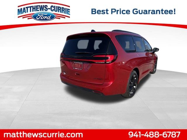 Used 2025 Chrysler Pacifica Limited image 4