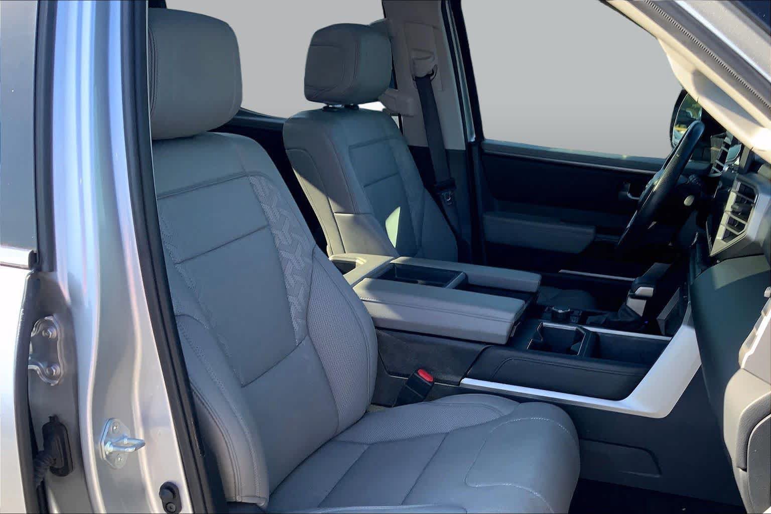 Used 2024 Toyota Tundra Limited AWD/4WD image 9