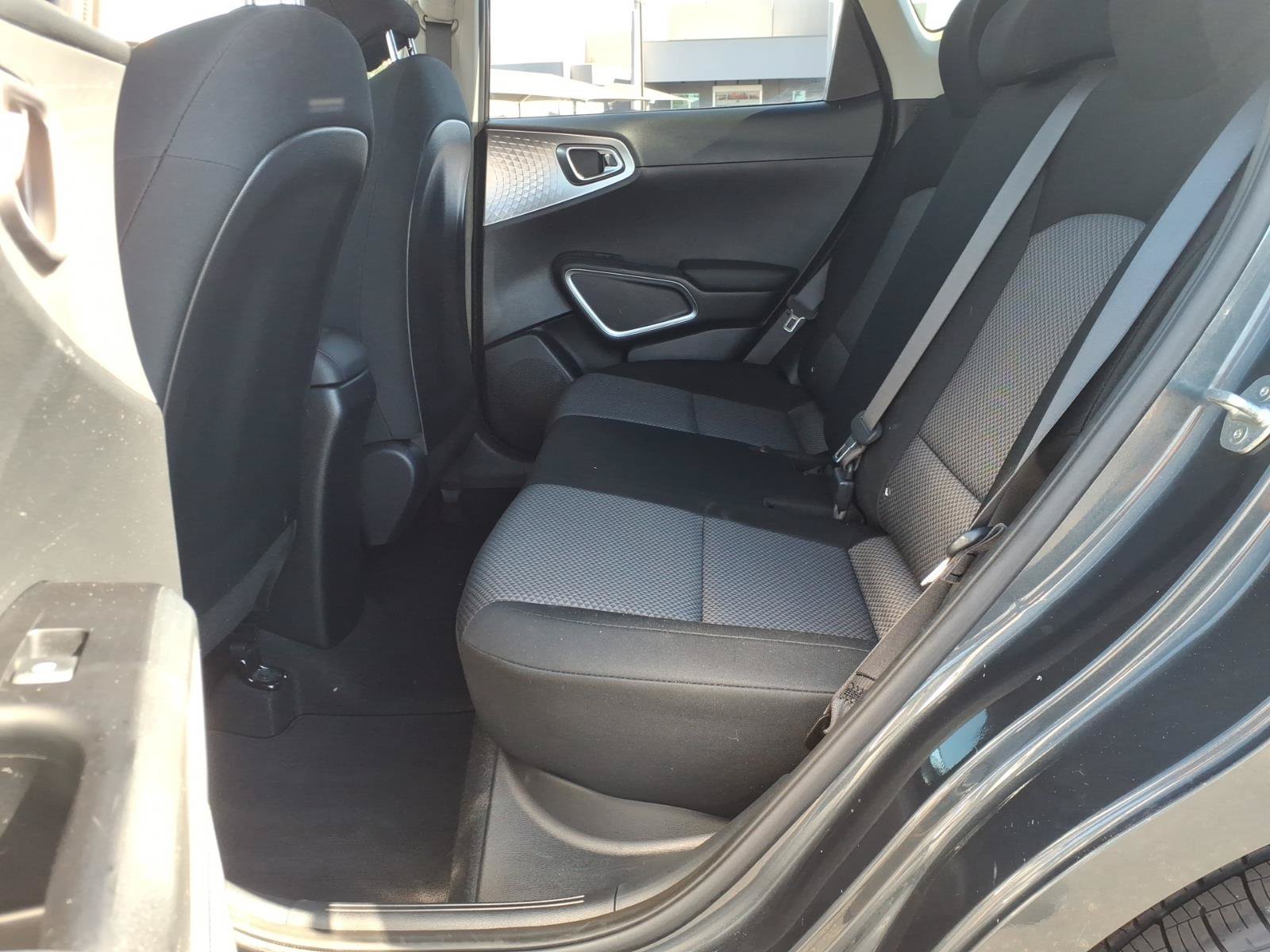 Used 2025 Kia Soul LX w/ LX Technology Package FWD image 17
