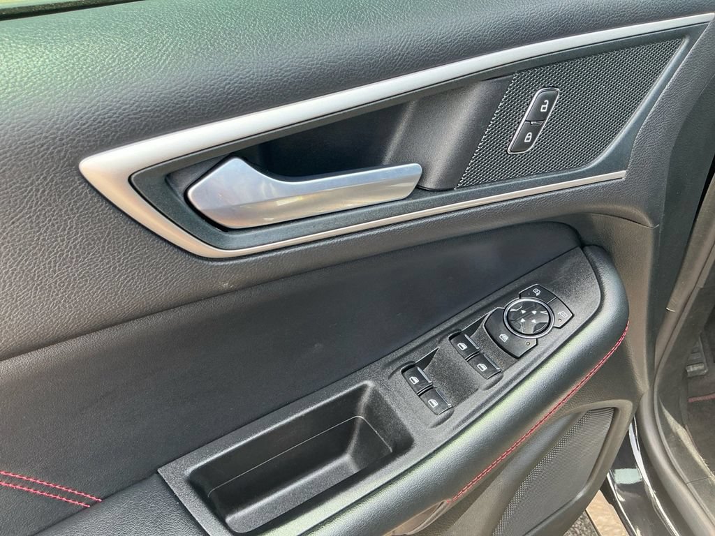Certified 2024 Ford Edge ST-Line AWD/4WD image 16