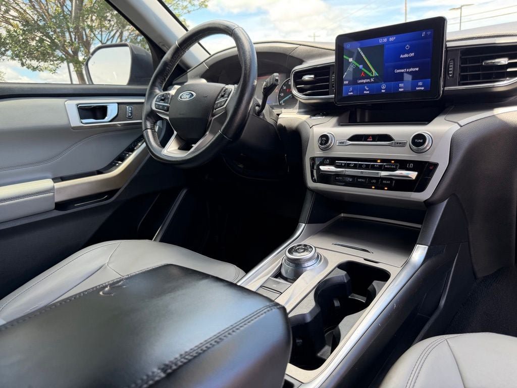 Certified 2021 Ford Explorer XLT w/ Equipment Group 202A RWD image 9