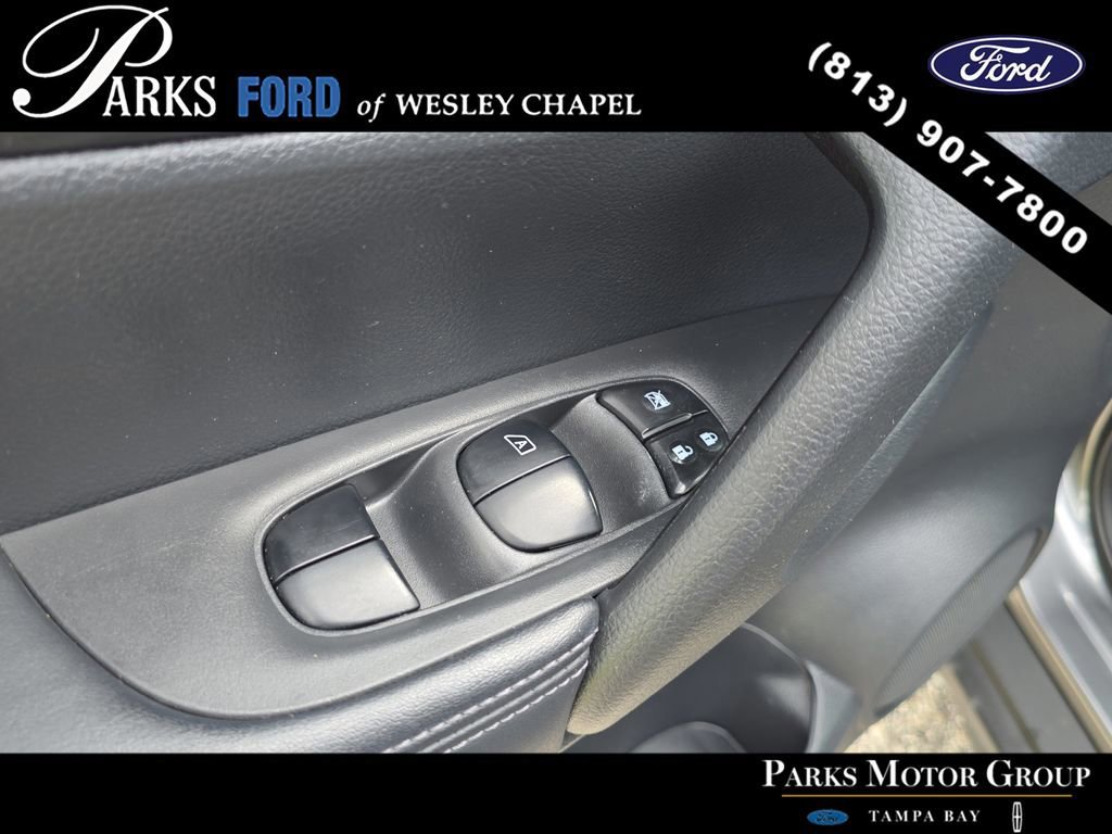 Used 2018 Nissan Rogue SV AWD/4WD image 18