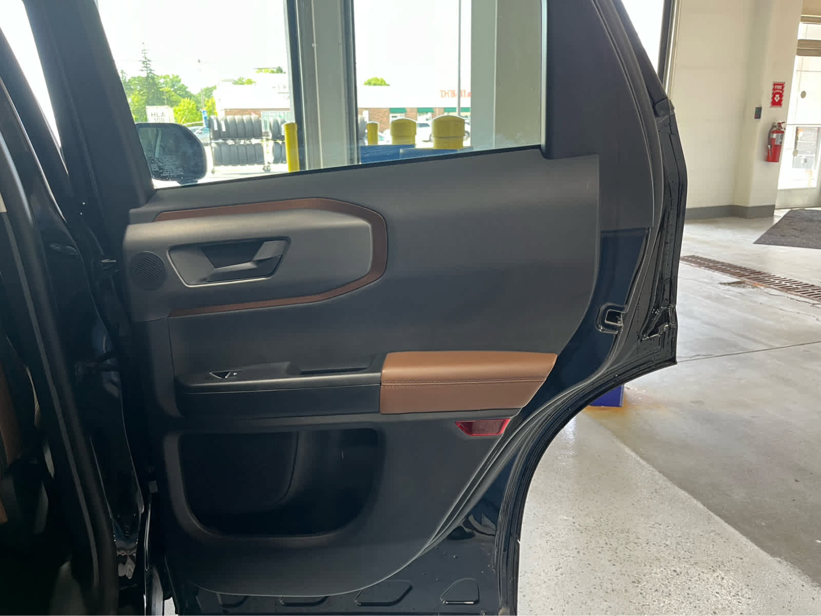 Certified 2025 Ford Bronco Sport Outer Banks w/ Outer Banks Tech Package+ AWD/4WD image 29
