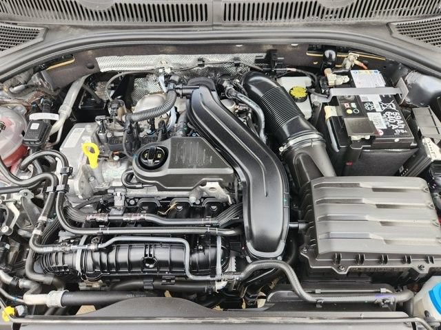 Used 2025 Volkswagen Jetta SE FWD image 32