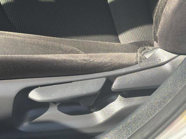 Used 2019 Toyota Prius L Eco w/ Carpet Mat Package image 19