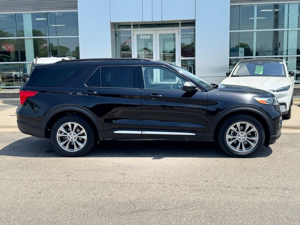 Certified 2023 Ford Explorer XLT w/ Equipment Group 202A AWD/4WD image 39