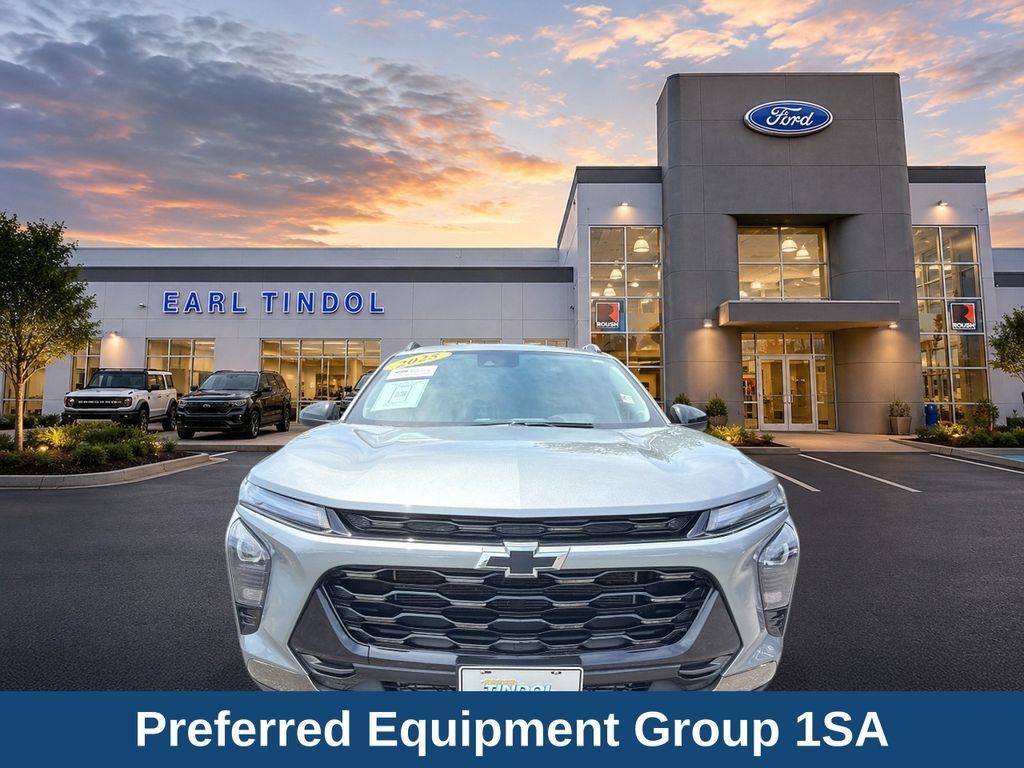 Used 2025 Chevrolet Trax ACTIV w/ Sunroof Package FWD image 3