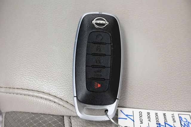 Used 2025 Nissan Pathfinder SL FWD image 25