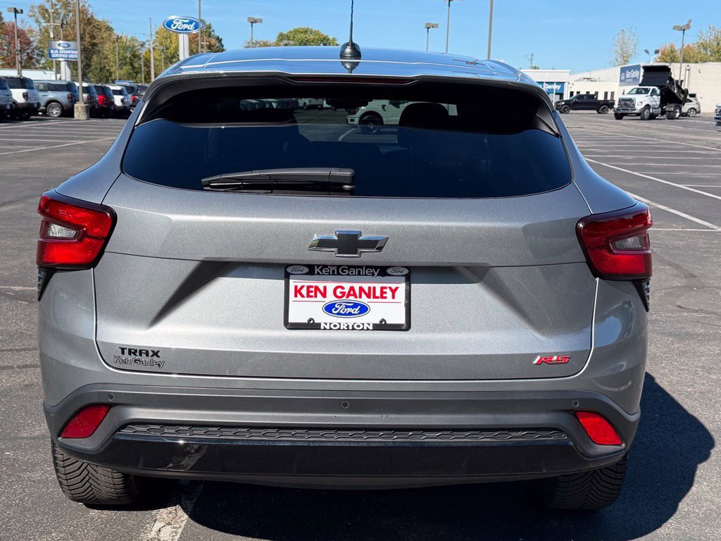 Used 2025 Chevrolet Trax RS FWD image 10