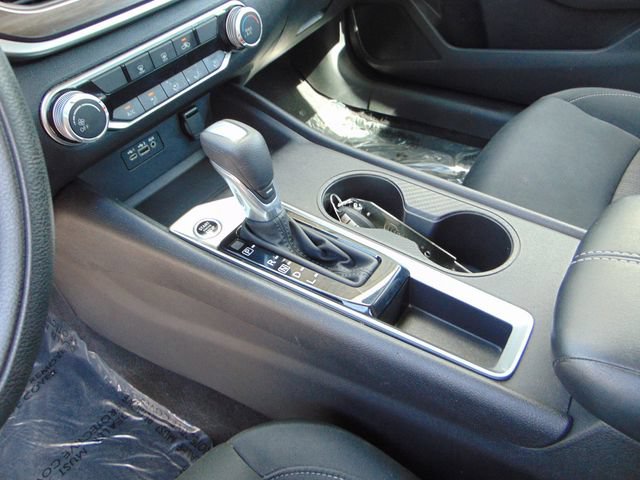 Used 2025 Nissan Altima 2.5 SV FWD image 14