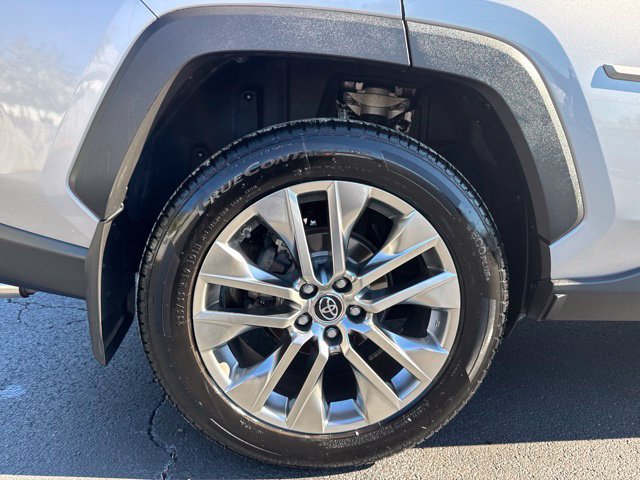 Used 2019 Toyota RAV4 XLE Premium FWD image 29