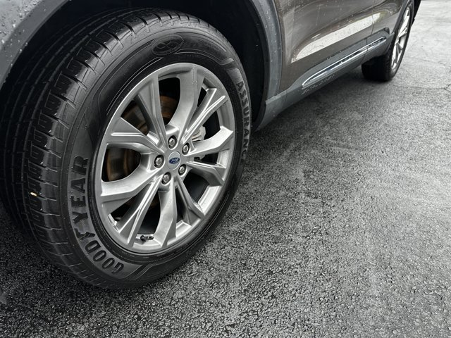 Certified 2021 Ford Explorer Limited w/ Equipment Group 301A AWD/4WD image 12