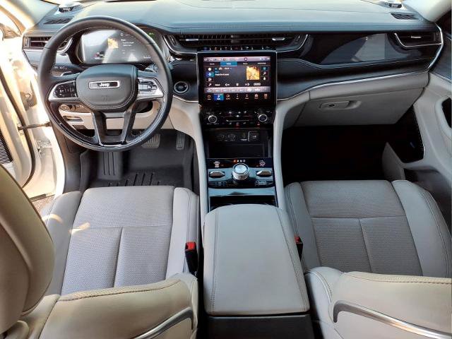 Used 2022 Jeep Grand Cherokee Overland w/ Advanced Protech Group III AWD/4WD image 13