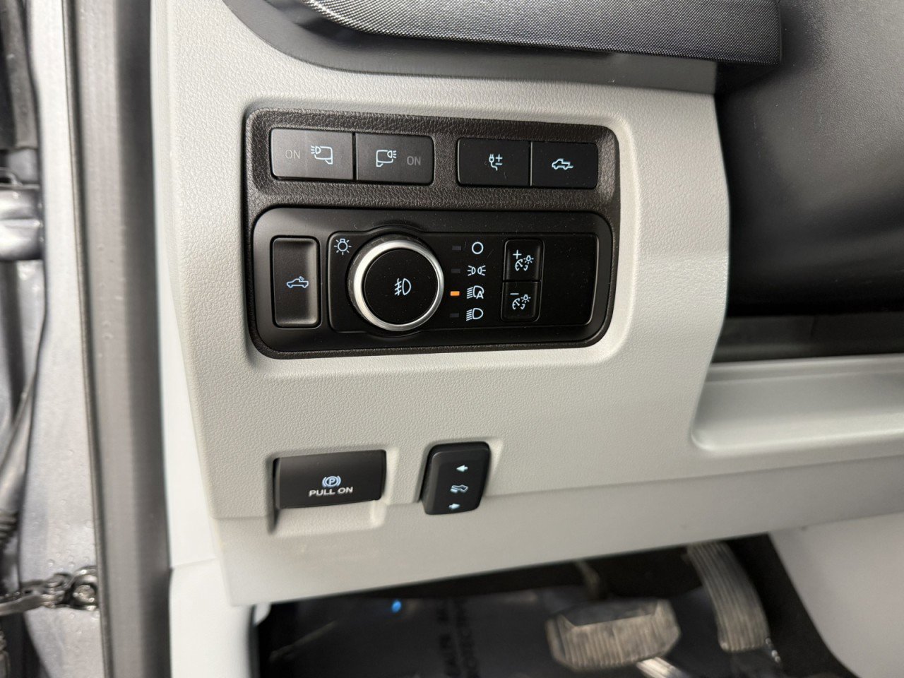 Certified 2024 Ford F350 Limited image 27