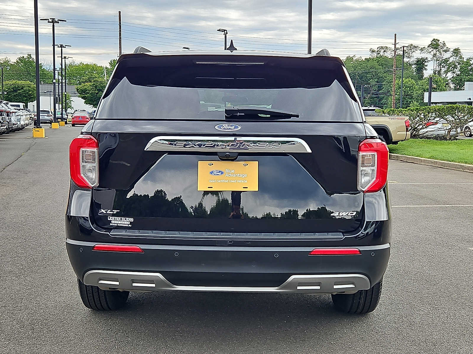 Certified 2023 Ford Explorer XLT w/ Equipment Group 202A AWD/4WD image 6
