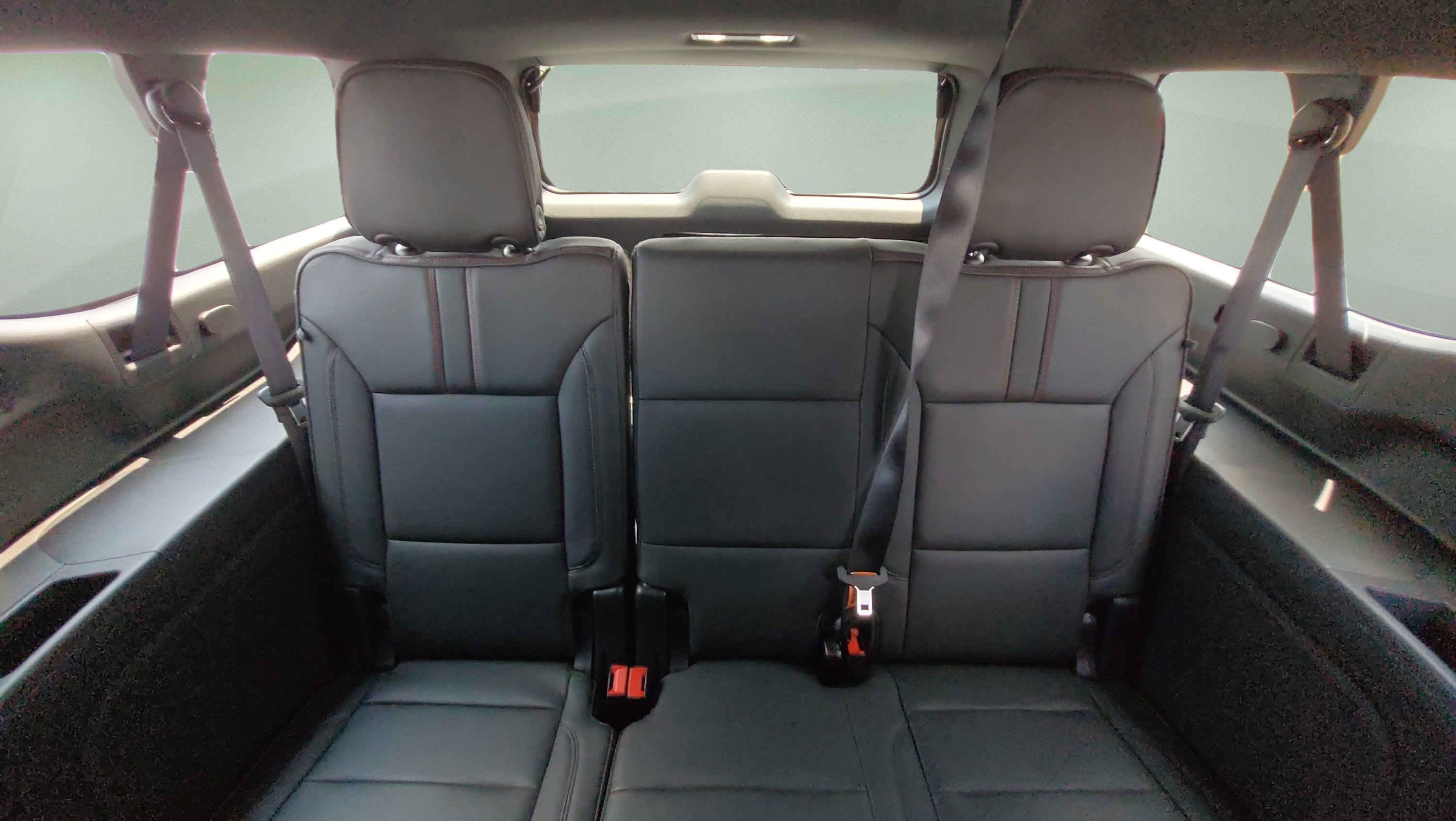 Used 2024 Chevrolet Suburban RST w/ Luxury Package AWD/4WD image 17