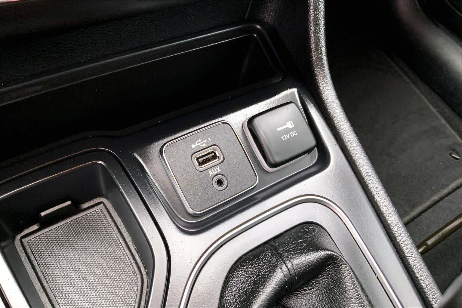 Used 2020 Jeep Cherokee Latitude Plus FWD image 29