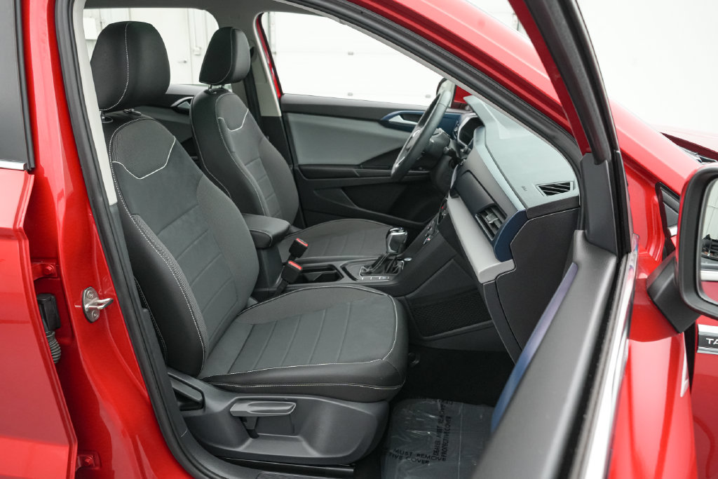 Used 2023 Volkswagen Taos SE w/ Panoramic Sunroof Package FWD image 21