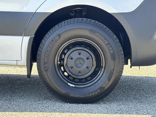 Used 2025 Mercedes-Benz Sprinter 2500 image 31