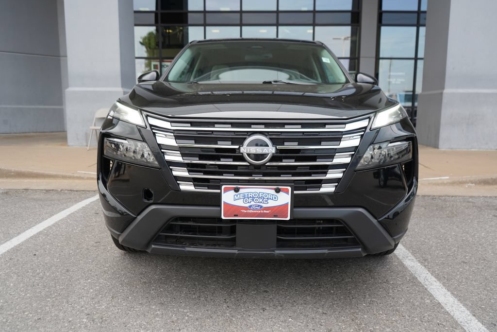 Used 2025 Nissan Rogue SV FWD image 3