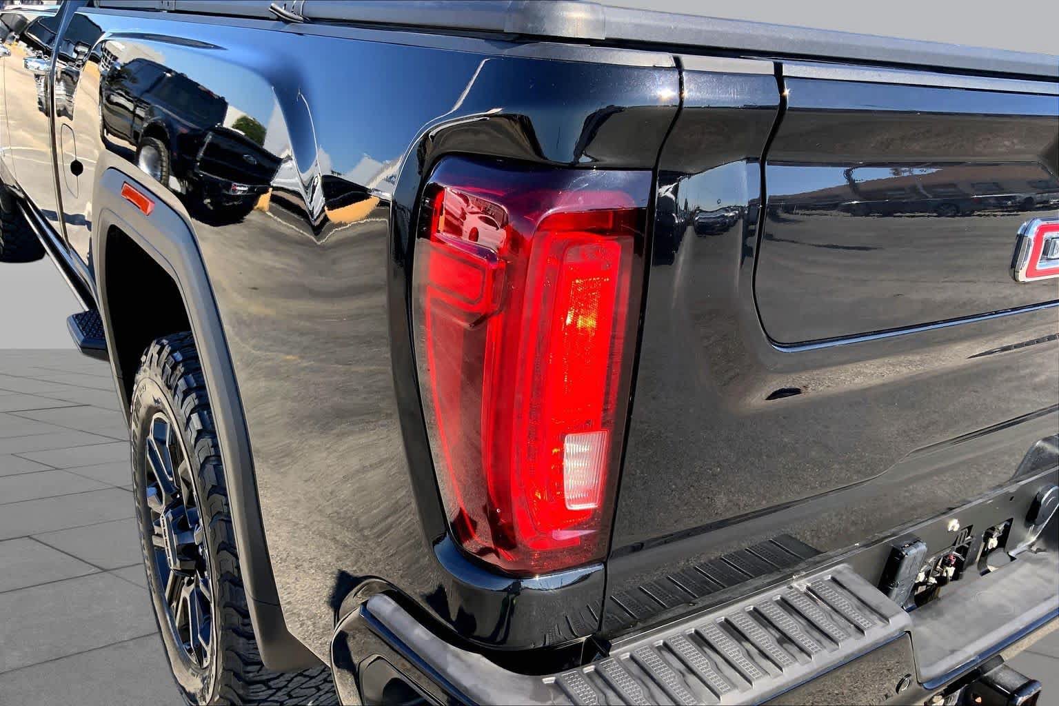 Used 2022 GMC Sierra 2500 Denali w/ Denali Black Diamond Edition AWD/4WD image 26