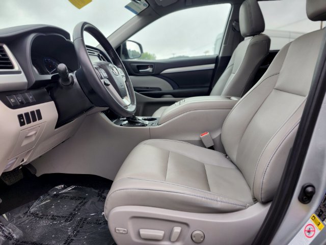 Used 2019 Toyota Highlander XLE AWD/4WD image 19