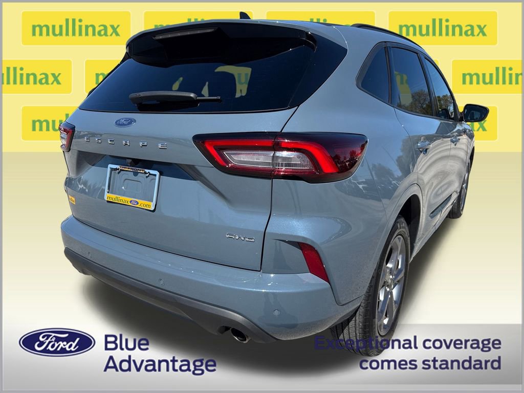 Certified 2023 Ford Escape ST-Line Select w/ Tech Pack #2 image 3