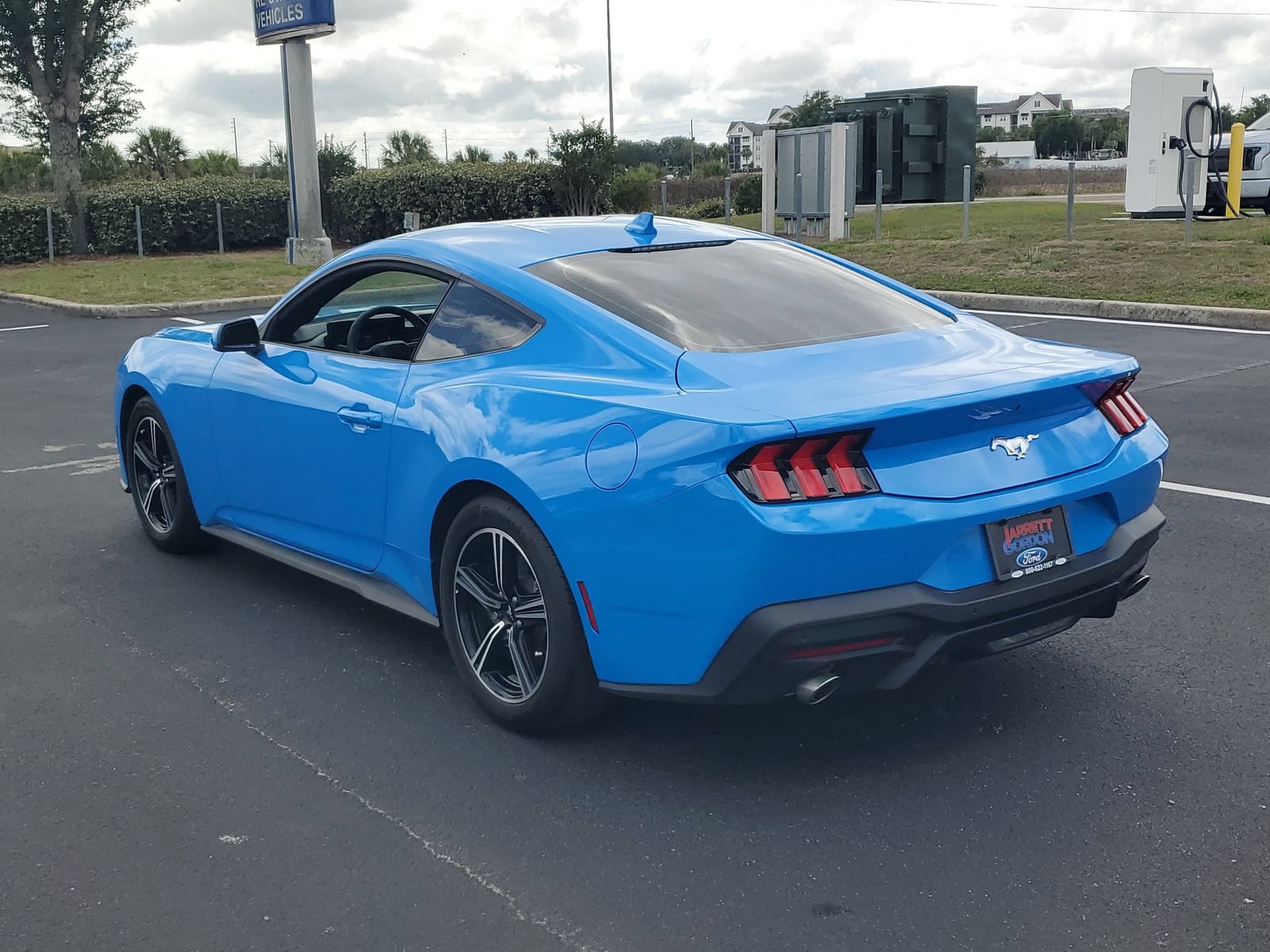 Certified 2025 Ford Mustang Coupe RWD image 3