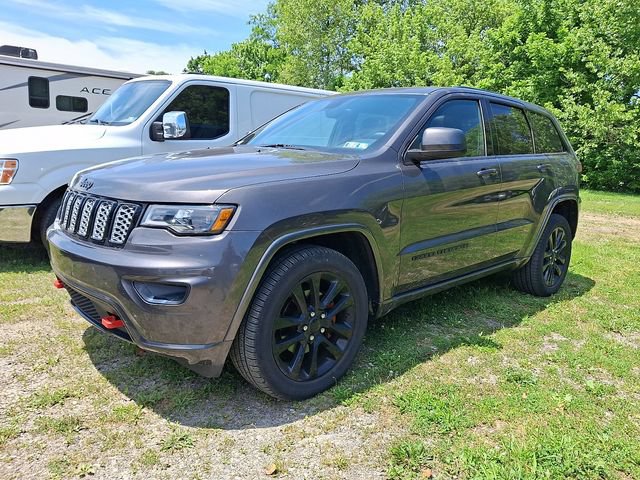 Used 2017 Jeep Grand Cherokee Altitude AWD/4WD image 3
