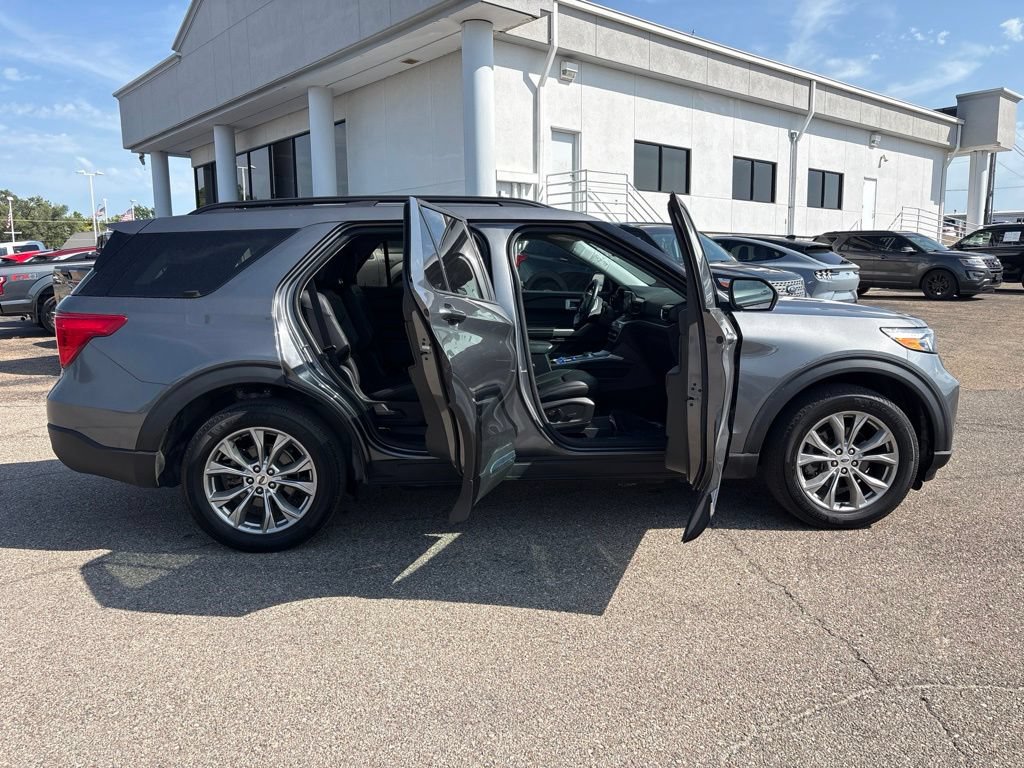 Certified 2024 Ford Explorer XLT w/ Equipment Group 202A AWD/4WD image 8