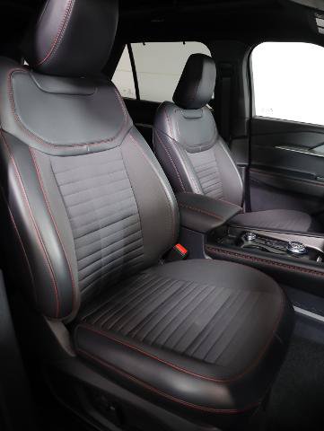 Certified 2025 Ford Explorer ST-Line w/ Premium Package AWD/4WD image 9