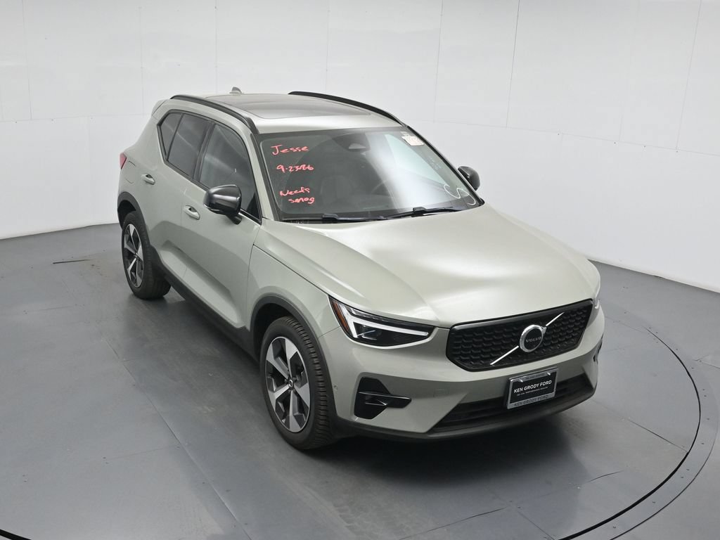 Used 2023 Volvo XC40 B5 Ultimate AWD/4WD image 11