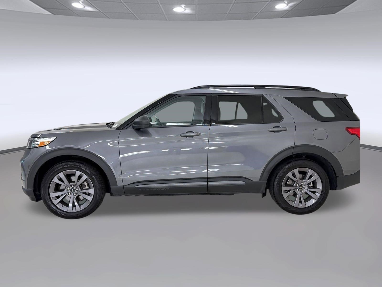 Certified 2021 Ford Explorer XLT w/ Equipment Group 202A RWD image 2