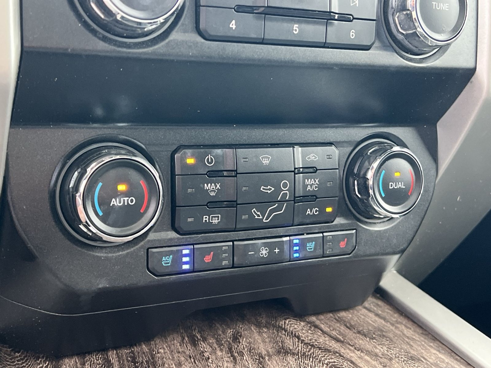 Certified 2019 Ford F350 Lariat w/ Lariat Ultimate Package AWD/4WD image 21