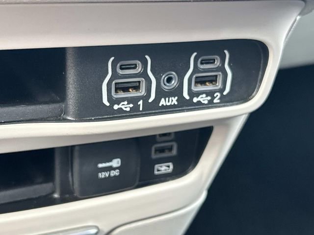 Used 2022 Chrysler Pacifica Touring-L FWD image 42