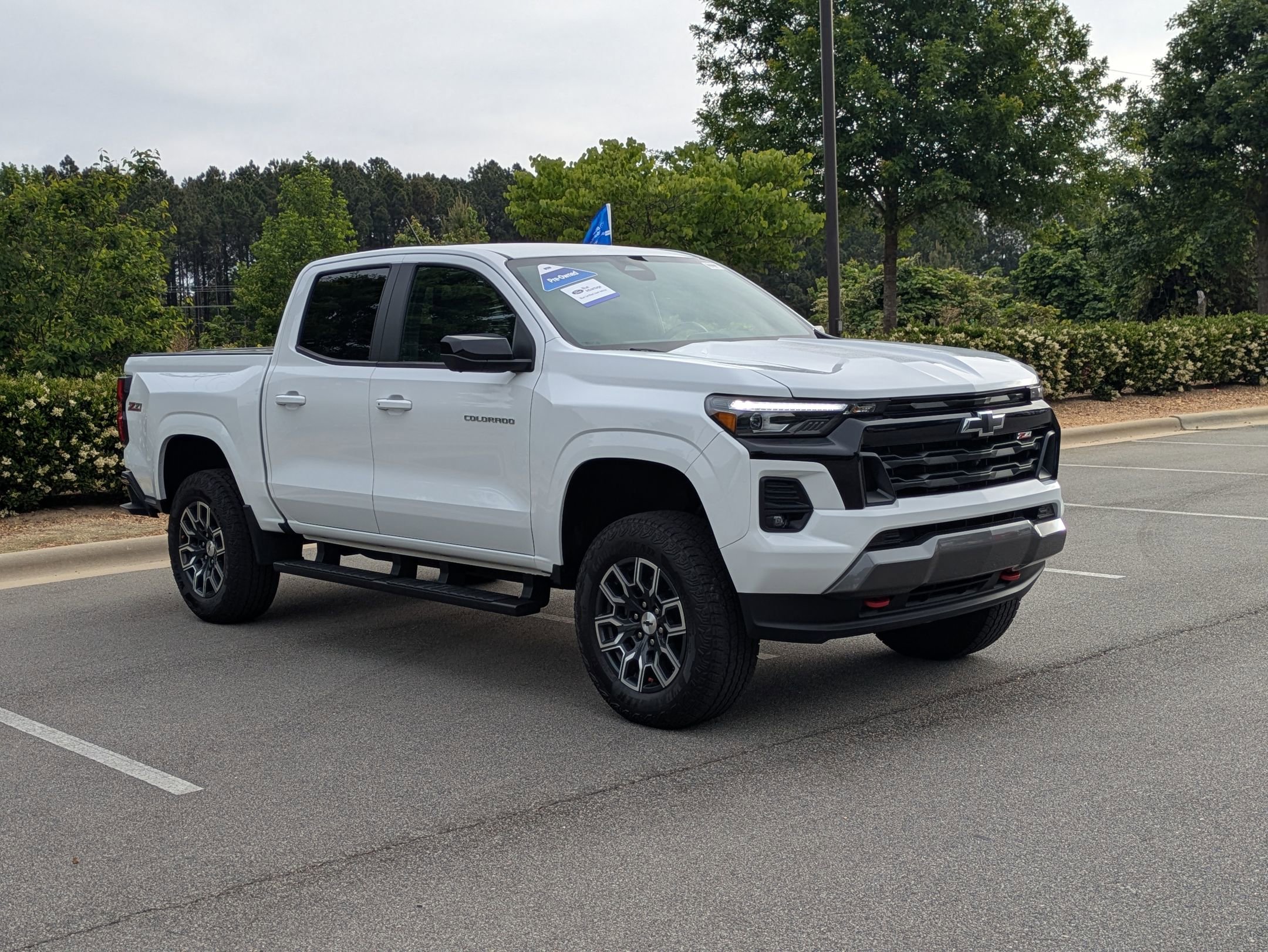 Used 2024 Chevrolet Colorado Z71 w/ Z71 Convenience Package 2 AWD/4WD image 2