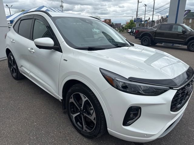 Certified 2023 Ford Escape ST-Line Elite w/ Premium Technology Package AWD/4WD image 4